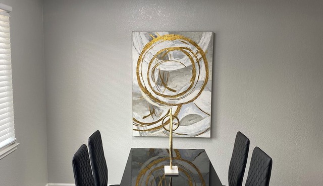 Modern 2-bedroom corporate apartment with WiFi, AC in enjoyable Sacramento