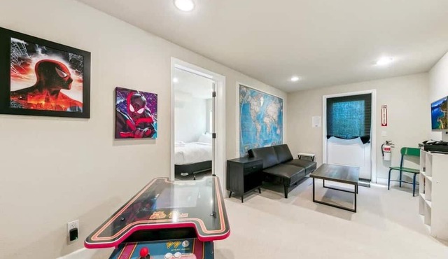 Forest Mtn Lodge: Hot Tub, Game Rooms, Near Trails