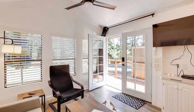 Peaceful Lake Almanor Cabin: Fish, Hunt + Hike! in Lake Almanor
