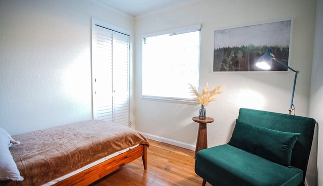 Spacious 4BR Family Retreat with Indoor Pool, Jacuzzi & Movie Room – Near SFO
