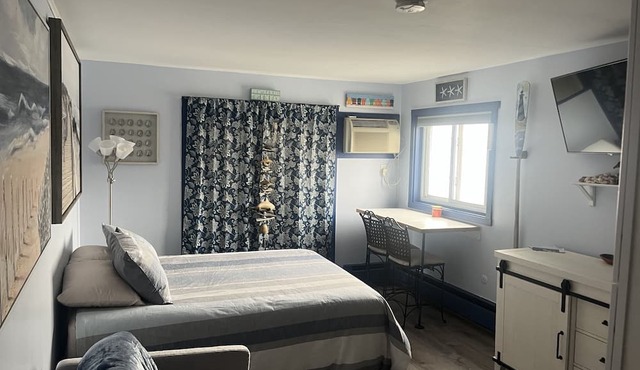 The Great Escape II. Newly renovated and beautiful Unit on Hampton Beach. in Hampton
