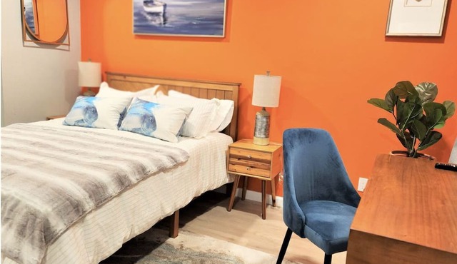 Your Oasis Awaits-On the Lake/Pier/Kitchen Lakeport Room #6