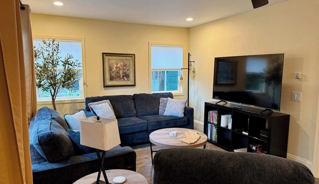 Charming Dog-Friendly Home Near Regional Park