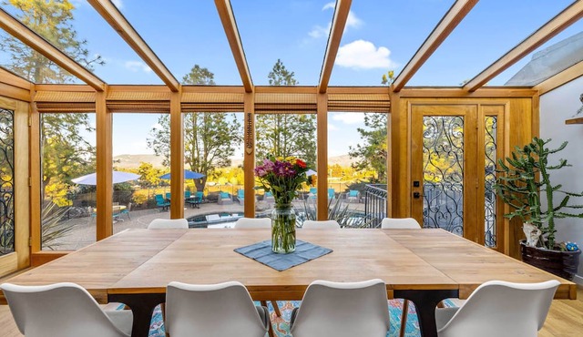 Private Pool & Large Deck: Modern Cotati Villa!