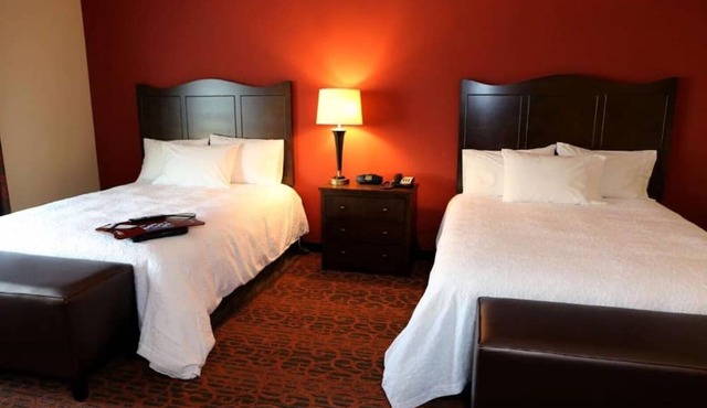 Shop, dine, and explore in Union City !