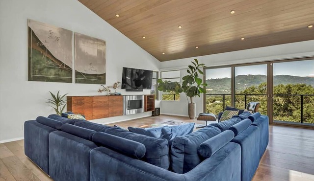 Luxury Modern Home w/Views - 3 Acres | 4000 Sq Ft