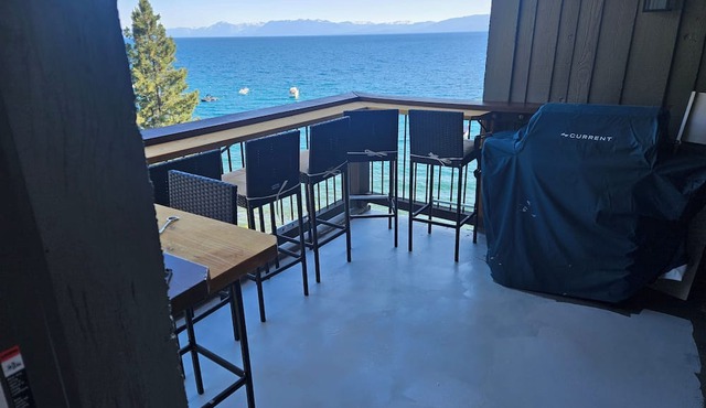 3-bedroom newly renovated condo with beautiful views of Lake Tahoe. Pet Friendly in Kings Beach