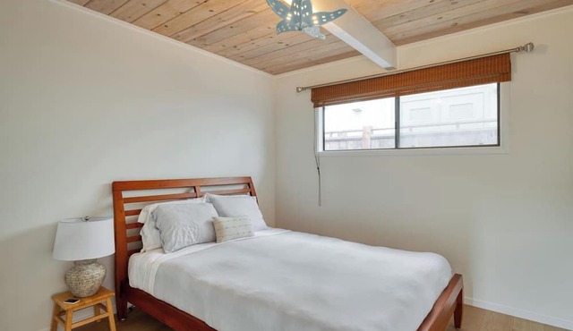 Cozy 3BR by the lagoon w/hot tub
