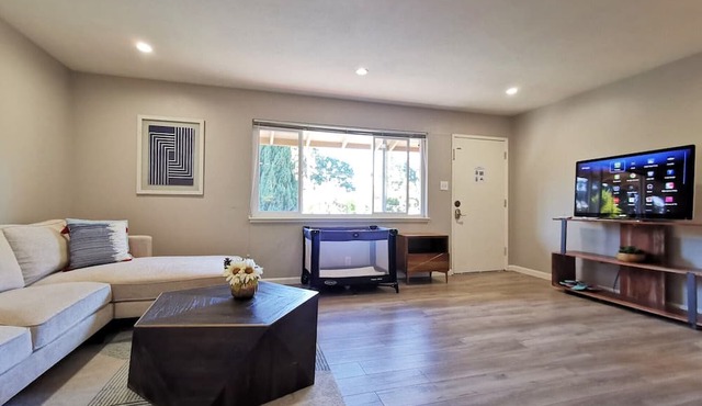 261-11 Cozy 1-Bedroom Apartment near Downtown Mountain View