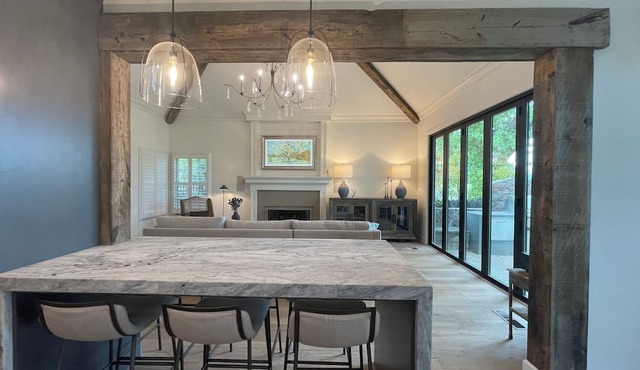 Romantic Luxury 3-BR Modern Farmhouse with EVERYTHING. In Charming Yountville