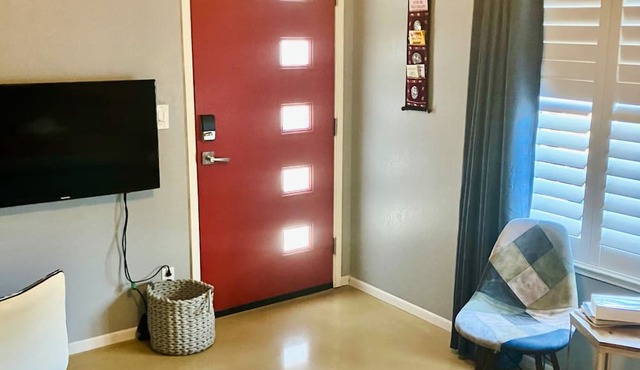 Red Door Suite - Private Entry