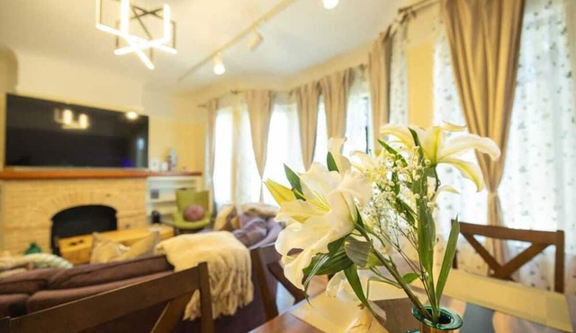 Enjoy a Golden Gate view in your 3BD Nob Hill home