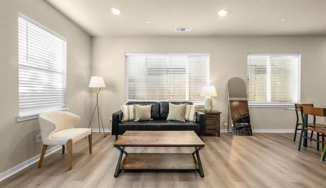 Prestige 4BR 3Bath Modern Home