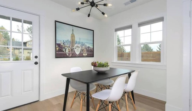 Downtown Camas Stay – Walkable, 15 Min to PDX in Camas