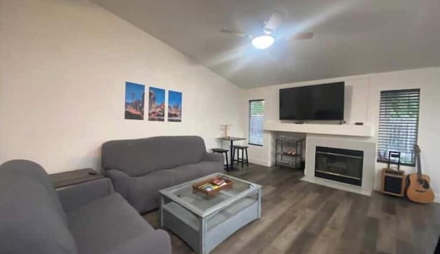 Wheatland-4 bedroom 5 beds near Hard Rock, Amphitheater, Beale in Wheatland