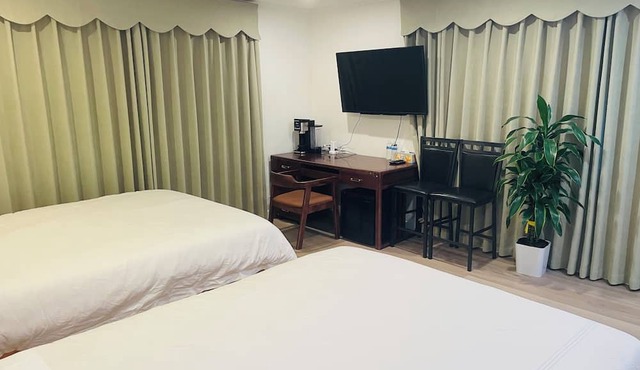 Peaceful Stay Minutes from SFO – Spacious Room, Free Parking, Safe Neighborhood in San Bruno