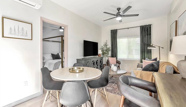 Cozy Broadstone guesthouse located near shops & trails with AC, WiFi & laundry!