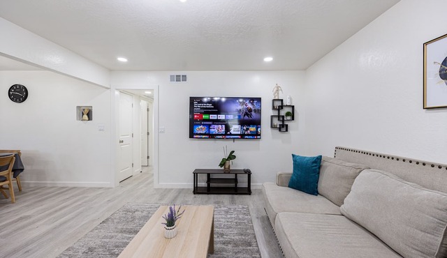 Newly Remodeled 3BR/2BA Home in Quiet Neighborhood