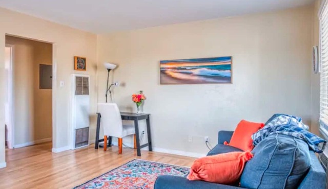 Charming 2-bedroom house in Downtown Walnut Creek with WiFi and AC