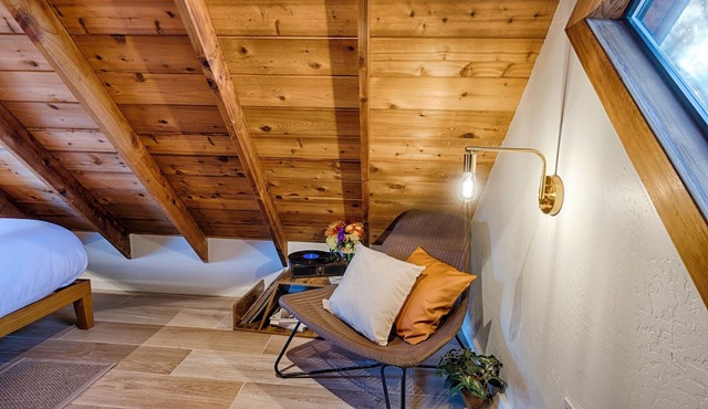 Stunning Sauna Cottage Retreat on Private Vineyard in Sebastopol