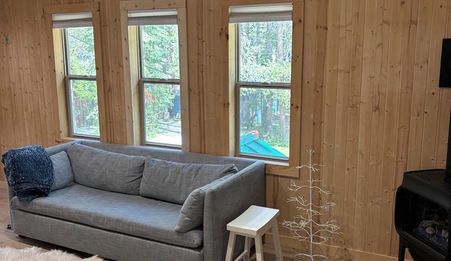 Cabin walking distance to Donner Lake