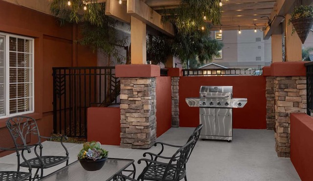 Comfortable Suite w/breakfast Near Major Silicon Valley Attractions