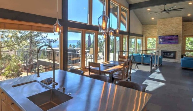 8 Lake View Dream Home in South Lake Tahoe