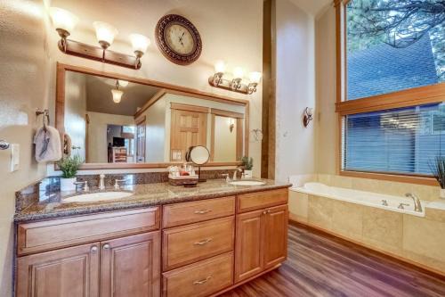 On Tahoe Time - Pets Pool Table Game Room in South Lake Tahoe