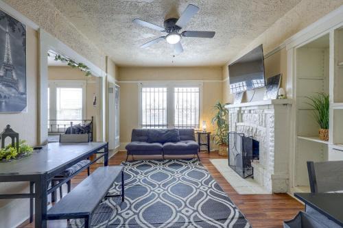 Yard, Fireplace, Full Kitchen! Oakland Home