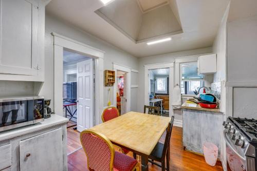 1 Mi to Dtwn Stockton! Upstairs Apt w/Shared Yard