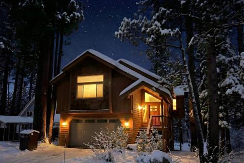 Sierra Solace - Gas Fire Pit, BBQ & near Forest in South Lake Tahoe