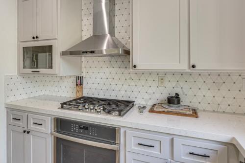 Walk to Parks & Dining: San Jose Family Home!