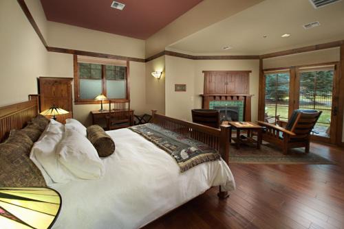 FivePine Lodge in Sisters