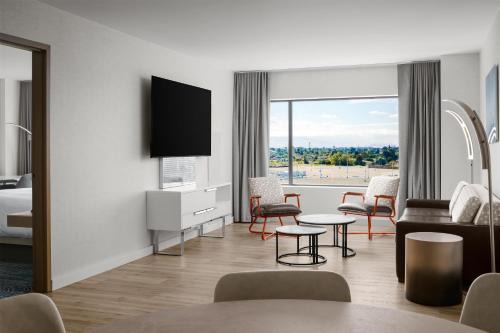 Hilton Santa Clara - Newly Renovated