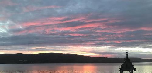 Waterfront Carriage House on Tomales Bay with Dock