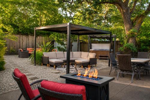 Outdoor Sonoma Escape with Hot Tub and Large Yard