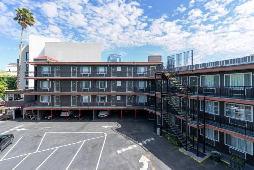 Symphony Inn