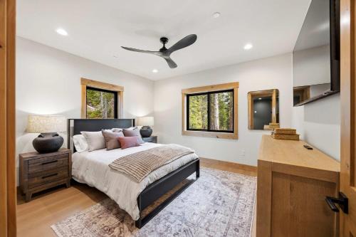 Brand New Luxury 4BR Cabin Sleeps 14 Huge Loft Near Truckee or Donner Serene Lakes Close to 4 Ski Resorts in Soda Springs