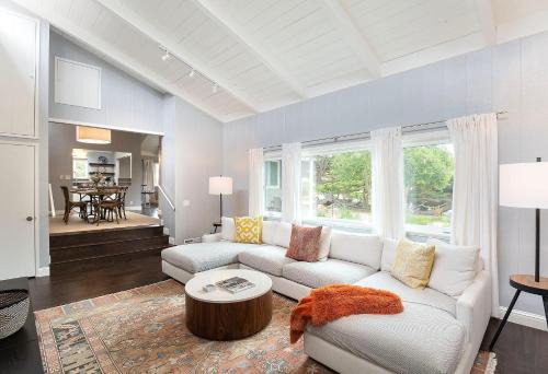 3890 Cypress Rest