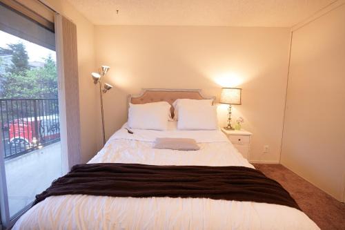 Peaceful Family Friendly 2BR 2BA Entire Apt Unit in Belmont Hill