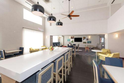 Hampton Inn & Suites Pittsburg