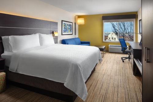Holiday Inn Express Hotel & Suites Belmont by IHG