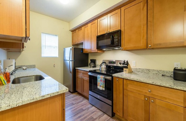 AL1: Remarkable 3/1 Near SCU; Converted Mansion