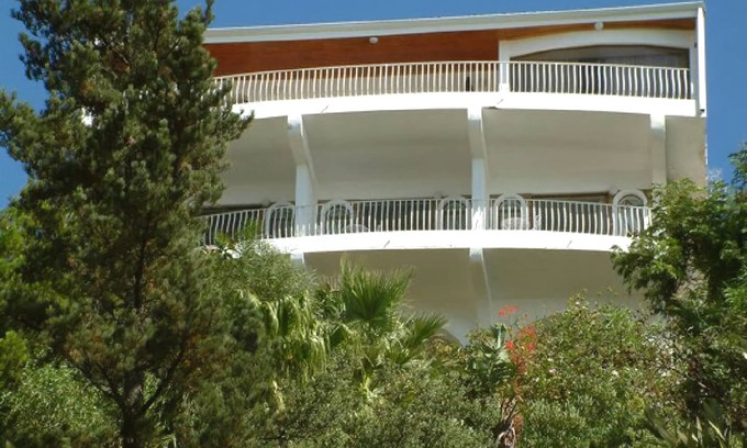 Mountainside Hotel | HarbourView Lodge